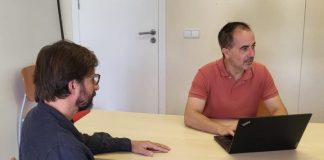 El conseller de la Mola atenderá a los vecinos en la Oficina de Atención Ciudadana de la localidad cada lunes de 11.00 a 13.00 horas José Manuel Alcaraz y Miquel Costa en las oficinas de la OAC en el Pilar de la Mola