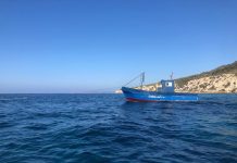 El Consell Insular de Formentera retira un barco pesquero en el sur de La Mola que había sido usado como patera