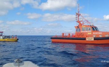 Salvamento Marítimo en la zona del hundimiento del yate