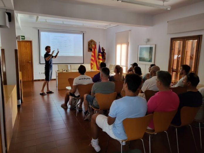 Un momento de la reunión informativa celebrada en la sede del Consell