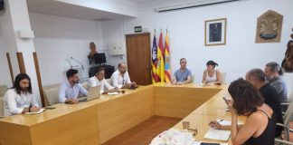 El Consell Insular de Formentera presenta a la empresa Prezero el acta de inicio de la nueva contrata de residuos Reunión con el equipo de la empresa Prezero