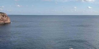 Muere un hombre de unos 70 años tras precipitarse en Cala en Baster