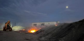 El incendio del vertedero continúa activo y controlado El incendio del vertedero continúa activo