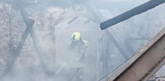 Un detenido por el incendio del restaurante A mi manera El incendio se ha dado por sofocado a las 13.00 horas