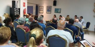 El Consell recogerá las opiniones de los vecinos de Sant Francesc sobre la conversión en zona peatonal de determinadas calles del núcleo urbano Reunión equipo de gobierno con vecinos de Sant Francesc