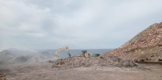 Continúan las labores de extinción del fuego en el vertedero de es Cap incendio vertedero