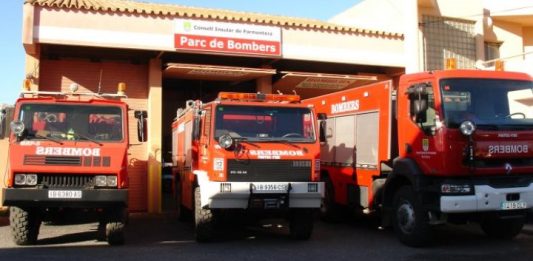 El servicio de Bomberos de Formentera interviene esta madrugada en dos incendios forestales Bomberos de Formentera
