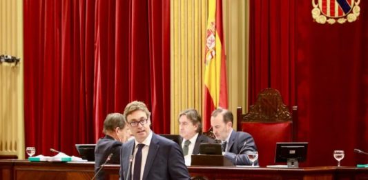 El Parlament balear aprueba la ley que bonifica el impuesto de sucesiones y donaciones y amplía la reforma fiscal Parlament balear