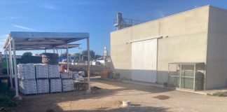 Comienzan los trabajos de construcción del trull de Formentera en el solar de la Cooperativa del Camp El trull se ubicará en la Cooperativa del Camp