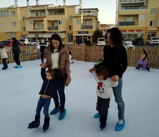 Muy buena respuesta de público en la apertura de la pista de patinaje sobre “hielo” pista patinaje Navidad