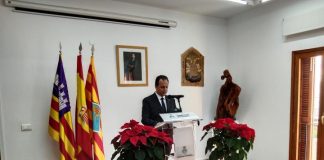 Llorenç Córdoba destaca la Constitución como un escudo protector de los derechos de cada individuo Llorenç Córdoba durante el acto del Día de la Constitución
