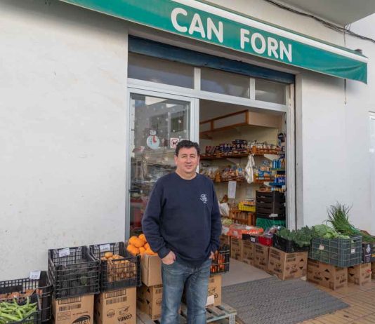 Can Forn, comercio de proximidad con más de sesenta años de gestión familiar
