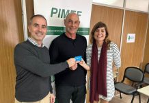 Francisco Ferrer premiado con la tarjeta regalo del sorteo navideño de la campaña Compra a casa Compra a casa