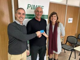 Francisco Ferrer premiado con la tarjeta regalo del sorteo navideño de la campaña Compra a casa Compra a casa