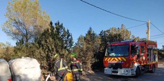 Conato de incendio en un contenedor de Porto Saler Bomberos Formentera