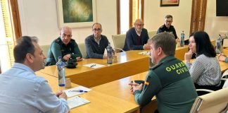 Altos cargos de la Guardia Civil y la directora insular de la Administración del Estado en las Pitiusas realizan una visita protocolaria al Consell de Formentera Altos cargos Guardia Civil