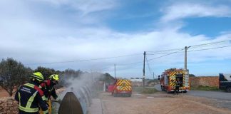 Incendio en un contenedor soterrado en el Pilar de la Mola Incendio en un contenedor soterrado de la Mola