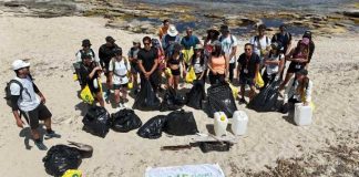 Recogidos 80 kilos de residuos en el reto de limpieza del litoral celebrado los días 13 y 14 de abril Participantes en las jornadas de limpieza One Planet Life