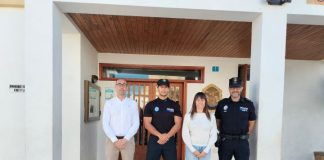 Formentera presenta a un nuevo agente de policía local en prácticas Formentera presenta a un nuevo agente de policía en prácticas