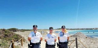 Formentera pone en marcha la Unidad de Playas de la Policía local para luchar contra la venta ambulante Unidad de Playas Policía local