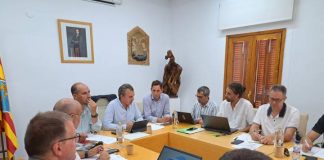 La Conselleria balear d’Educació i Universitats acuerda declarar todas las plazas docentes de Formentera como plazas de muy difícil cobertura El conseller balear de Educación, Antoni Vera, en la reunión celebrada esta mañana en Formentera