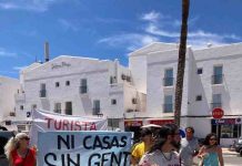 SOS Vivienda Formentera al grito de «Queremos poder pagar el alquiler» SOS vIVIENDA