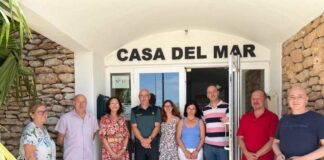 El senador y la directora insular del Estado ofrecen incentivos al personal funcionario
