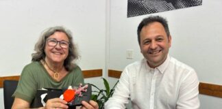 El presidente del Consell Insular de Formentera agradece a Azucena Carrasco sus 15 años de trabajo al servicio público como técnica de Igualdad Llorenç Córdoba y Azucena Carrasco