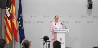 Prohens asegura que el Govern continuará trabajando tras la decisión unilateral de Vox de romper los acuerdos Marga Prohens en su comparecencia esta mañana ante los medios en el Govern balear