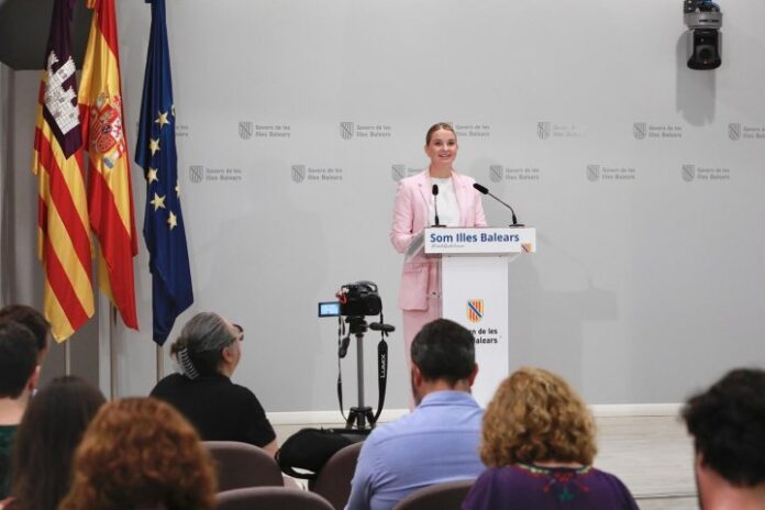 Marga Prohens en su comparecencia esta mañana ante los medios en el Govern balear