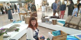 LA PLURAL, arte y creatividad de Formentera Mar Ample mostrando su trabajo en LA PLURAL