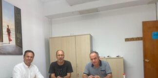 El Consell Insular y la S.D. Formentera firman un convenio para la cesión de la cafetería del campo de fútbol convenio
