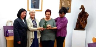 Espai Dones recibe el reconocimiento Meninas 2024 Entrega del premio MENINAS 2024 a Espai Dones