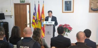 Llorenç Córdoba recuerda la obligación de trabajar, escuchar y cumplir con los compromisos asumidos en su discurso del Día de la Constitución Acto institucional 46 aniversario Constitución Española