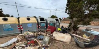 El Consell de Formentera alerta sobre la acumulación de residuos en lugares no aptos para ello y aboga por un cambio de hábitos residuos acumulados