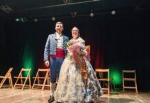 Emoción en la exaltación de las falleras mayores de la Falla Valenciana Es Pujols presentación Fallas 2025