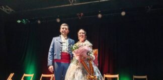 Emoción en la exaltación de las falleras mayores de la Falla Valenciana Es Pujols presentación Fallas 2025
