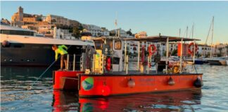 Más de 12 toneladas de residuos retiradas en los puertos de Eivissa y la Savina en cuatro años de limpieza de la lámina del agua Embarcación de limpieza APB