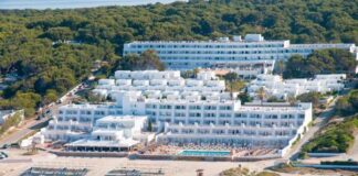 Gent per Formentera denuncia que la licencia de reforma integral del hotel Riu la Mola fue tramitada en sólo 6 meses Hotel Riu la Mola en la playa de Migjorn