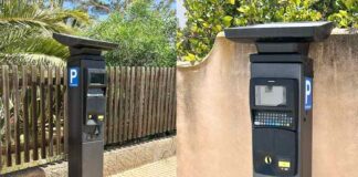 El Consell de Formentera renueva los parquímetros de la zona azul de la Savina con el objetivo de mejorar la eficiencia del sistema