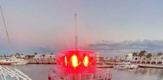 La APB establece en el puerto de la Savina dos canales de navegación diferenciados para mejorar la seguridad en la entrada y salida de puerto Balizas de señalización instaladas en el puerto de la Savina