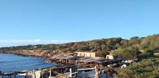 Formentera impulsa un procedimiento para facilitar la conservación de los varaderos protegidos Casetas varadero en el Torrent de s'Alga