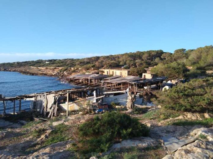 Casetas varadero en el Torrent de s'Alga