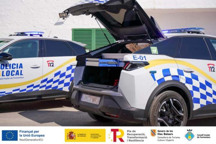 Dos nuevos vehículos eléctricos para uso de la Policía Local