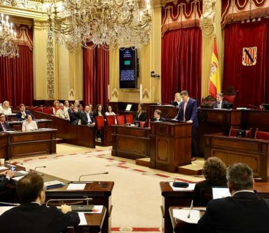 El Parlament convalida el Decreto ley que prohíbe nuevas plazas turísticas en pisos en las Islas Baleares