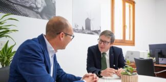 El presidente del Consell de Formentera, Óscar Portas, mantiene un encuentro con el cónsul de Bélgica en Barcelona en una primera toma de contacto