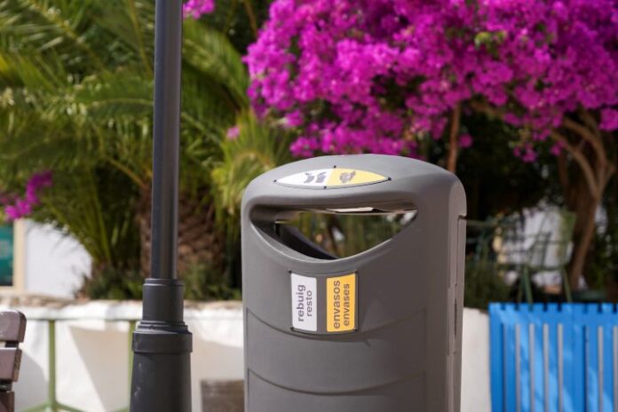 Nuevas papeleras instaladas en Sant Francesc y es Caló