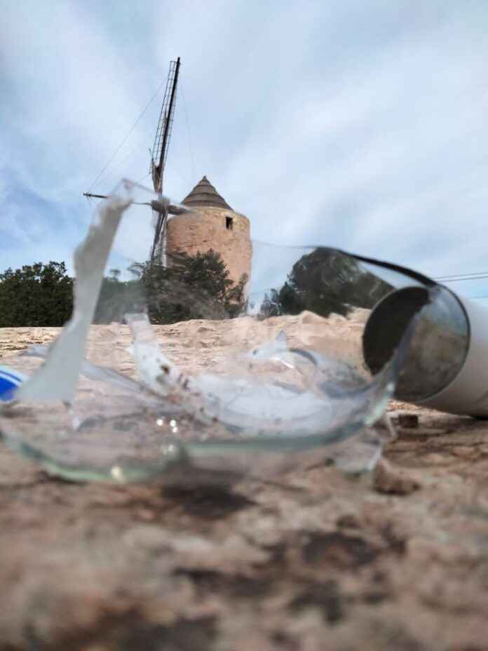 Primer premio Molí i vidre de Daniel Colomar V Concurso Foto denuncia OCB