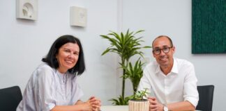 El Consell de Formentera se adhiere al proyecto estatal para acercar la administración a la ciudadanía Raquel Guasch y Óscar Portas en la sede del Consell
