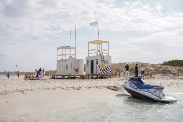 Caseta del 112 en la playa de ses Illetes
